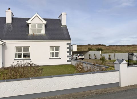 Matthews Traditional Holiday Cottage Doonbeg, near Doonbeg, County Clare