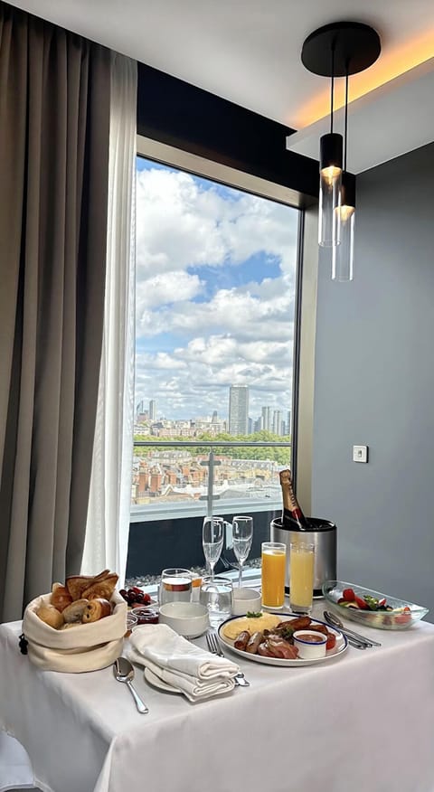Presidential Suite Package | In-room dining