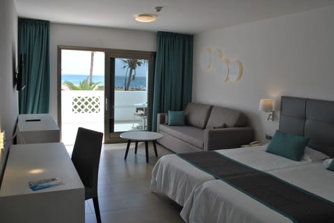 Down comforters, minibar, in-room safe, desk