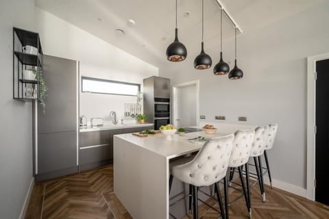 Dining room at 5 Bol Y Maer, Bude, Cornwall, self catering with Beach Retreats.