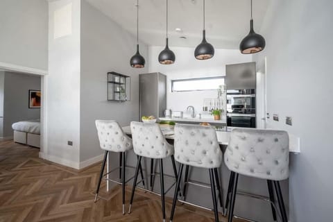 Dining room at 5 Bol Y Maer, Bude, Cornwall, self catering with Beach Retreats.