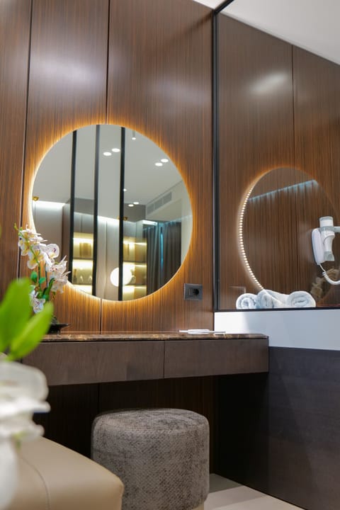 Executive Suite | Hypo-allergenic bedding, soundproofing, bed sheets