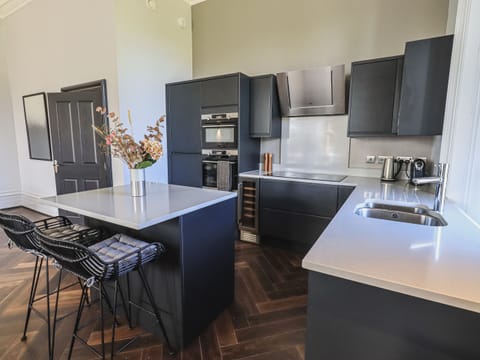 Cottage | Private kitchen | Fridge, dishwasher, electric kettle, toaster