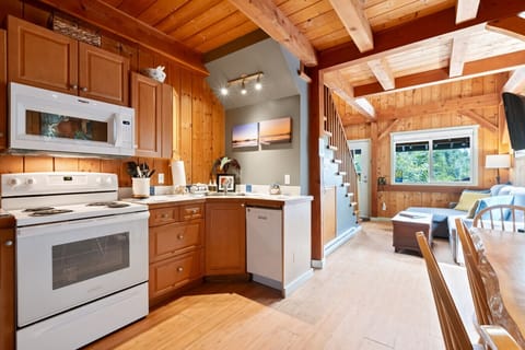 Fully equipped kitchen with everything you need to feel at home.