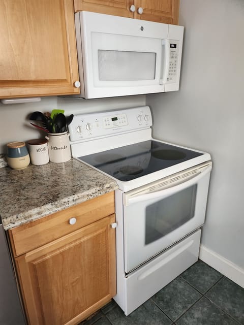 30" electric oven, glass stovetop and 1500 watt microwave
