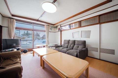 House | Living area | Flat-screen TV, video-game console
