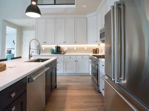 Enjoy the Viking appliances and brand new kitchen.