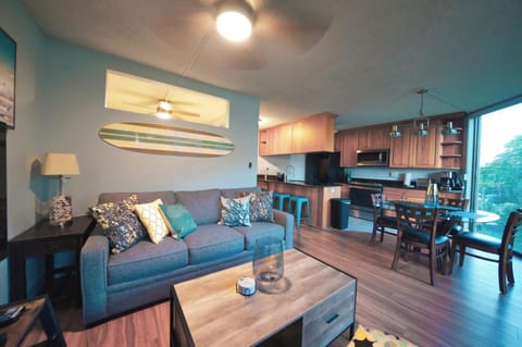 Maui Sunset Condo with 2 bedroom/ 2 bath with extra bonus room. 