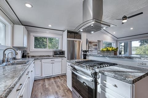 The kitchen is perfect for the family chef! 