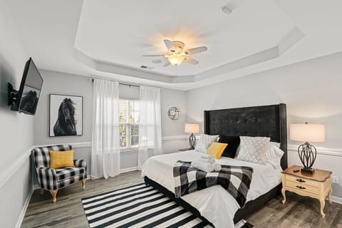 King Size Master Bedroom with Private Bathroom