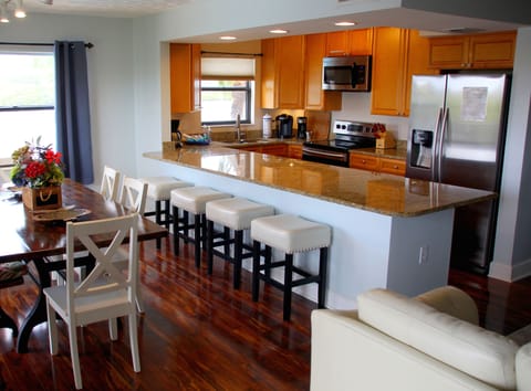 Everything you need to enjoy meals at home. 