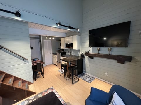 Samsung smart TV. Enjoy your favorite streaming subscriptions and cable TV.