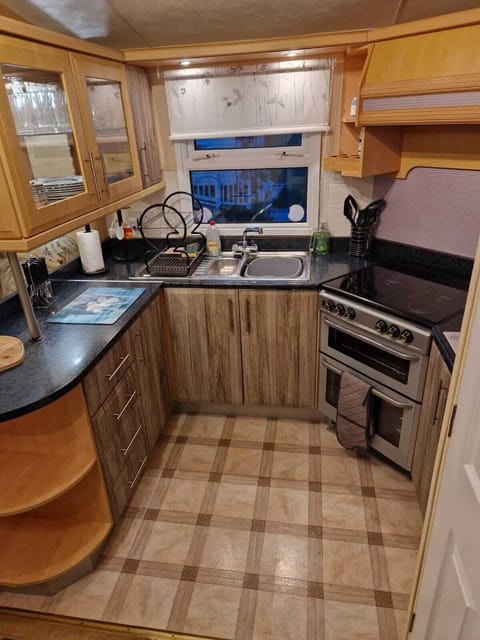 Apartment | Private kitchen | Fridge, microwave, oven, stovetop