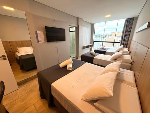 Comfort Room | Minibar, individually decorated, individually furnished, desk