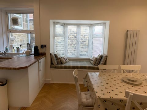 Cottage | Private kitchen | Fridge, dishwasher, cookware/dishes/utensils