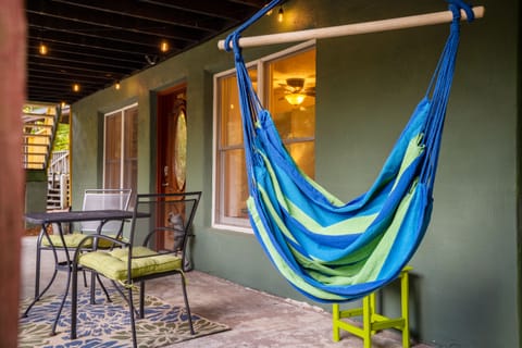 Welcome to Chimney Base Chalet, on the first floor of Chimney Chalet. Relax on the porch and listen to the sounds of the Broad River while gazing at Chimney Rock State Park.