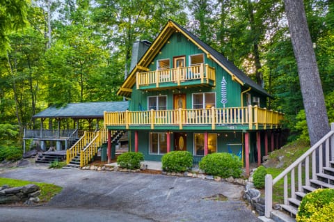Welcome to Chimney Summit Chalet, on the second and third floors of Chimney Chalet, accessible via the yellow stairs to the left. Relax on the porch and listen to the sounds of the Broad River while gazing at Chimney Rock State Park.