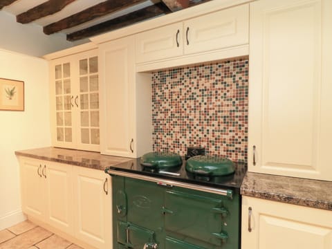 Cottage | Private kitchen | Fridge, dishwasher, electric kettle, toaster