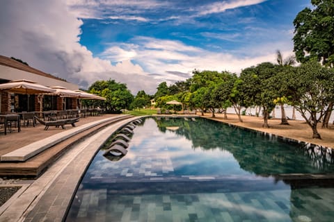 3 outdoor pools, sun loungers