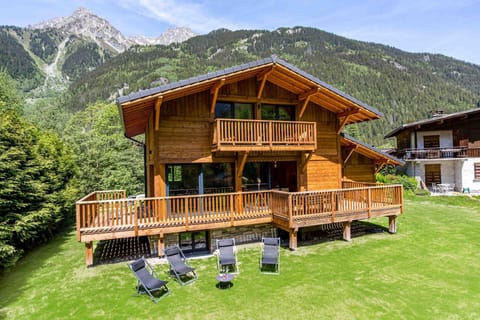 Chalet du Gouter with mountain views