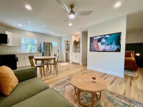 Bright, open floor-plan with plenty of space!