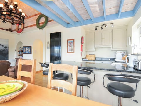 Cottage | Dining