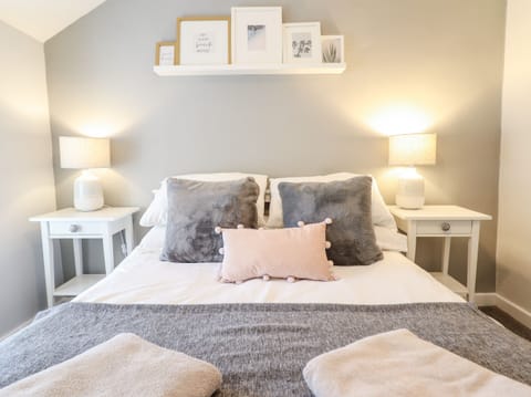 Cottage | 2 bedrooms, individually decorated, individually furnished, free WiFi