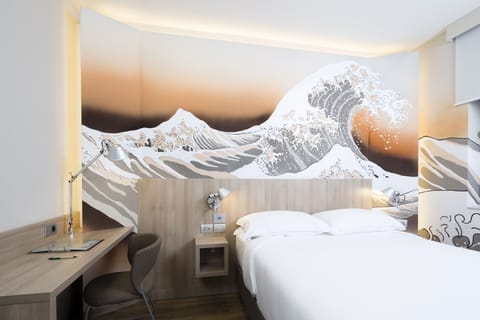 Comfort Room, 1 King Bed, Non Smoking | 1 bedroom, hypo-allergenic bedding, down comforters, memory foam beds