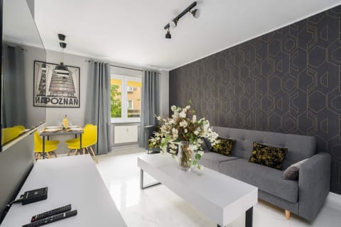 Spacious living room with full equipment. 