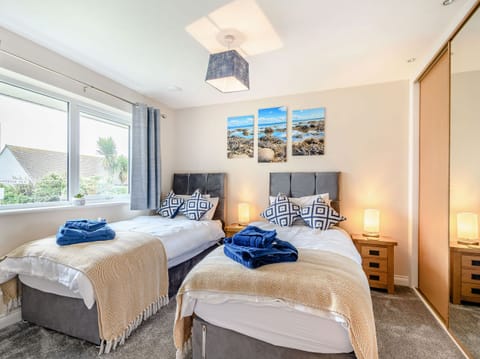 Cottage | 2 bedrooms, individually decorated, individually furnished, free WiFi