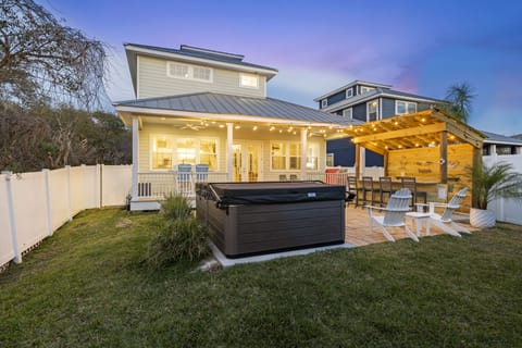 Backyard bliss with brand new tiki bar & 10 person spa!