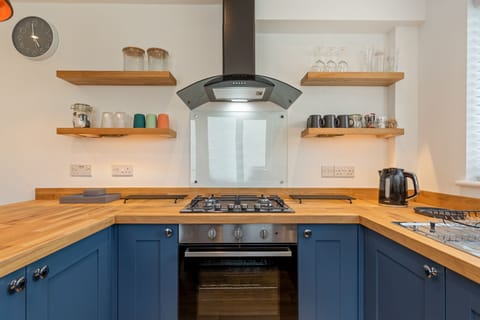 Charming Cottage, Central Location