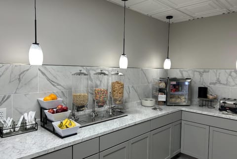 Free daily continental breakfast