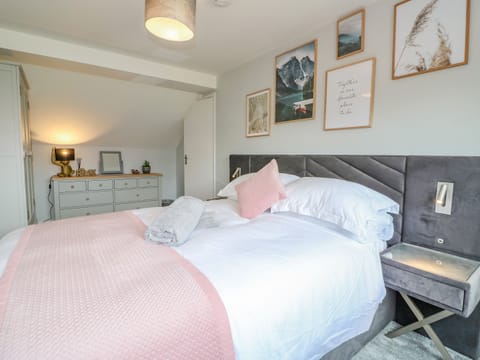 Cottage | 3 bedrooms, individually decorated, individually furnished, free WiFi