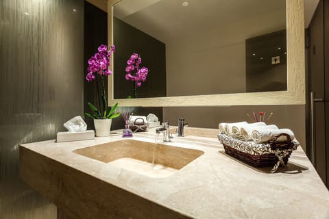 Turkish bath, aromatherapy, deep-tissue massages, sports massages