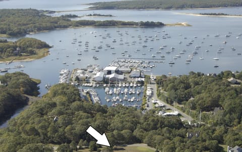 Location of 1065 Shore Rd