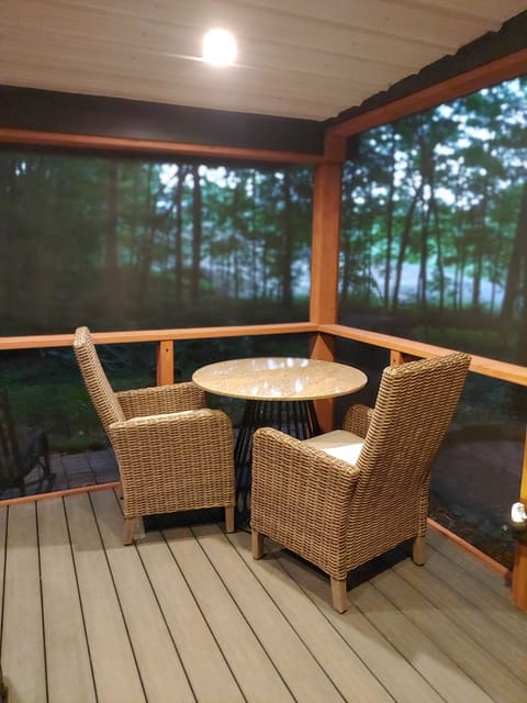 Outside dining on hot tub porch. 

