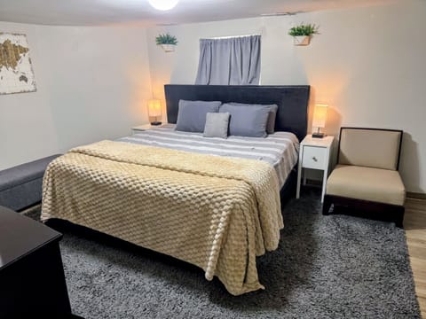 Cozy king bed