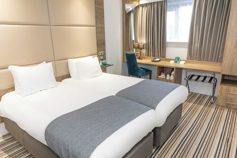 Room, 2 Twin Beds | Desk, cribs (free), WiFi (free), bed sheets