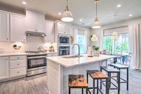 Kitchen | 1st Floor | Coffee Maker | Toaster | Complimentary Spices