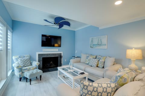 Madeira Beach Vacation Rental | 2BR | 1.5BA | 1,040 Sq Ft | Stairs Required