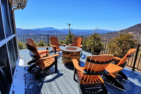 Gas Fire Pit on Deck with VIEWS