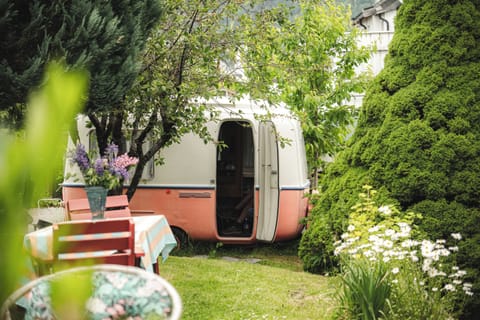 Basic Cabin | Individually decorated, free WiFi, bed sheets