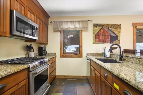 The chef in your group will love this updated kitchen with its granite countertops, stainless steel appliances and bar/serving area with seating for four.