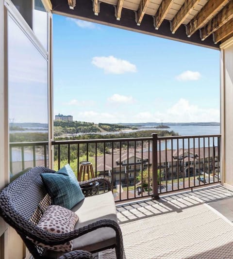 Condo, Multiple Beds, Balcony (Table Rock Overlook) | Interior