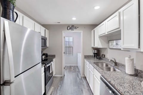 Condo, Multiple Beds, Balcony, Garden View (Rockwall Lodge) | Private kitchen | Coffee/tea maker