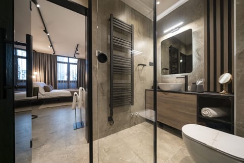 Exclusive Double Room | Bathroom | Hair dryer, bathrobes, slippers, towels