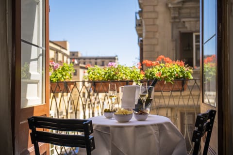 Exclusive Quadruple Room | In-room dining