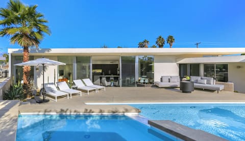 Iconic midcentury home with resort pool and Palm Springs vibes