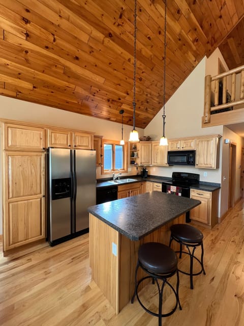 Kitchen With Island & Plenty of Cabinets
